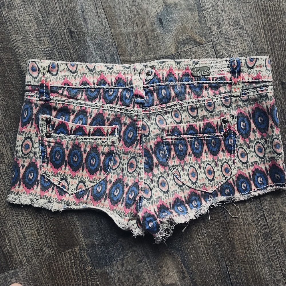 Abstract Pattern Cut-off Jean Shorts - Picture 2 of 2